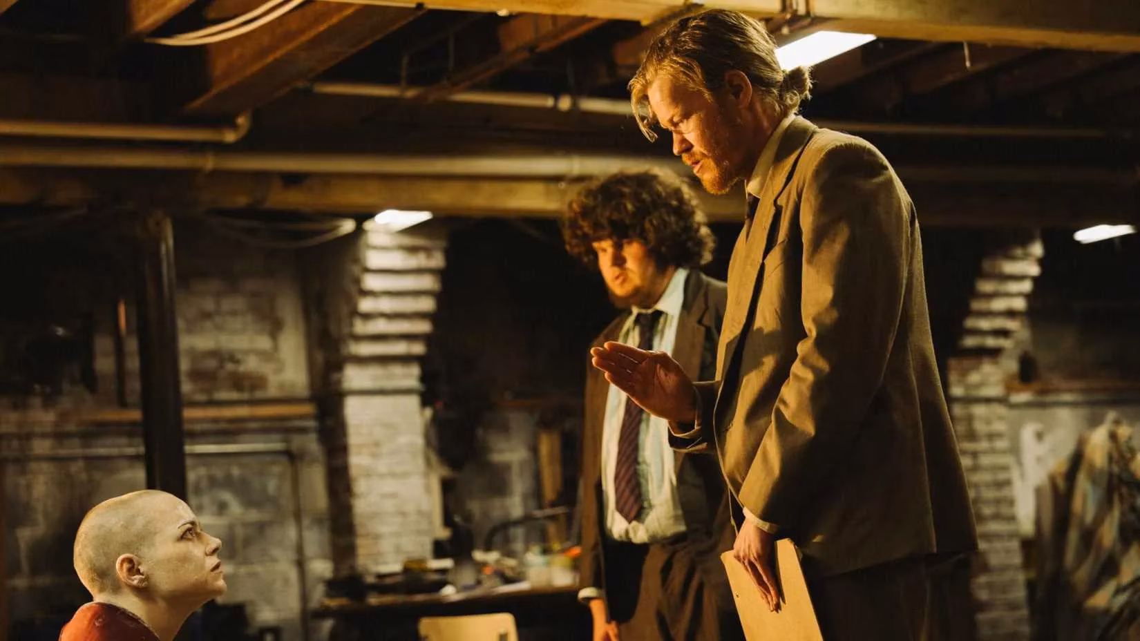 bugonia-s-oscar-prospects-can-lanthimos-s-dark-satire-break-through-a-crowded-2026-race-image-2